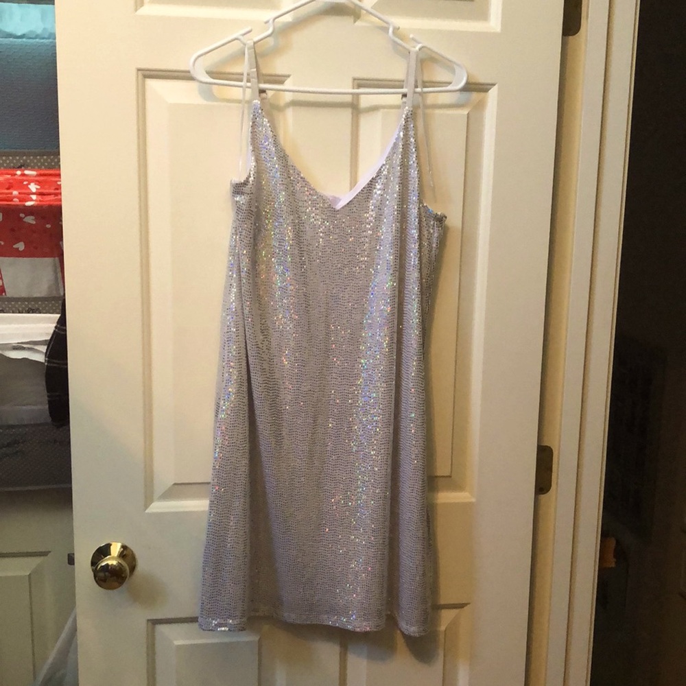 Women’s Concert Dress Silver Size XL